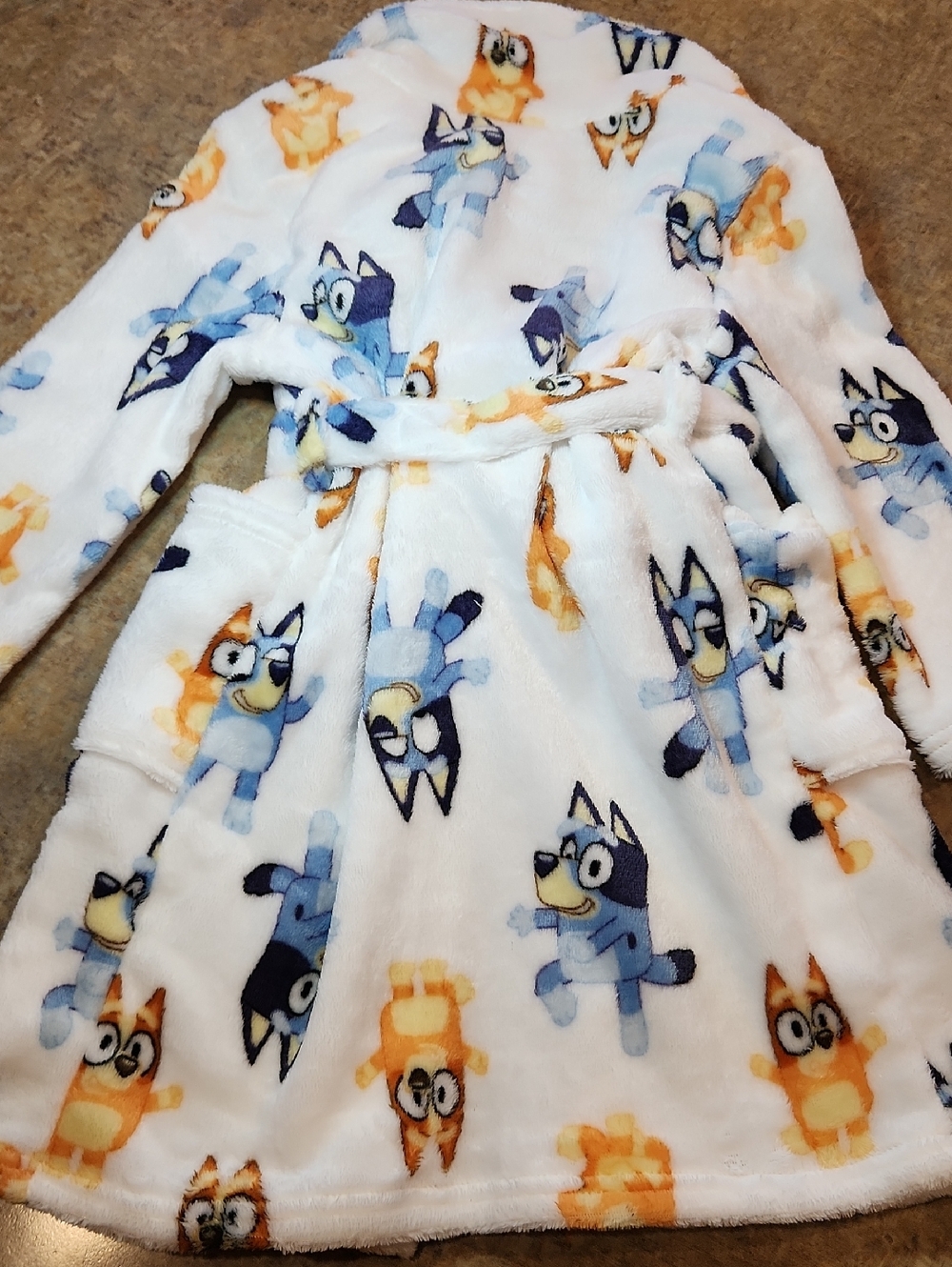 Bluey Plush Robe - Picture 6 of 8